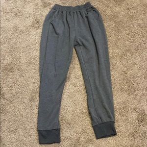 gray sweatpants